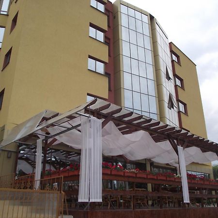 Hotel Flormang Craiova Exteriör bild
