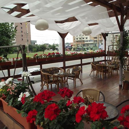Hotel Flormang Craiova Exteriör bild