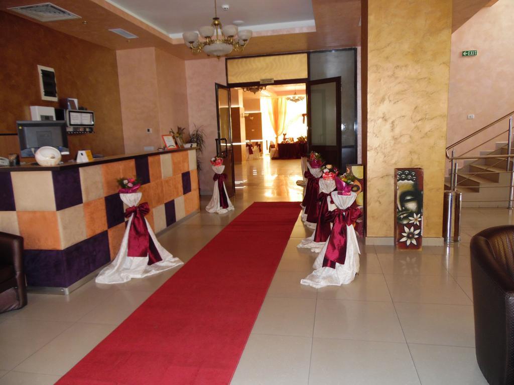 Hotel Flormang Craiova Exteriör bild