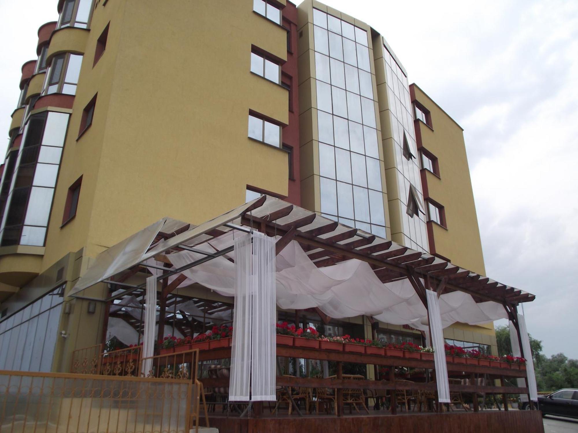 Hotel Flormang Craiova Exteriör bild