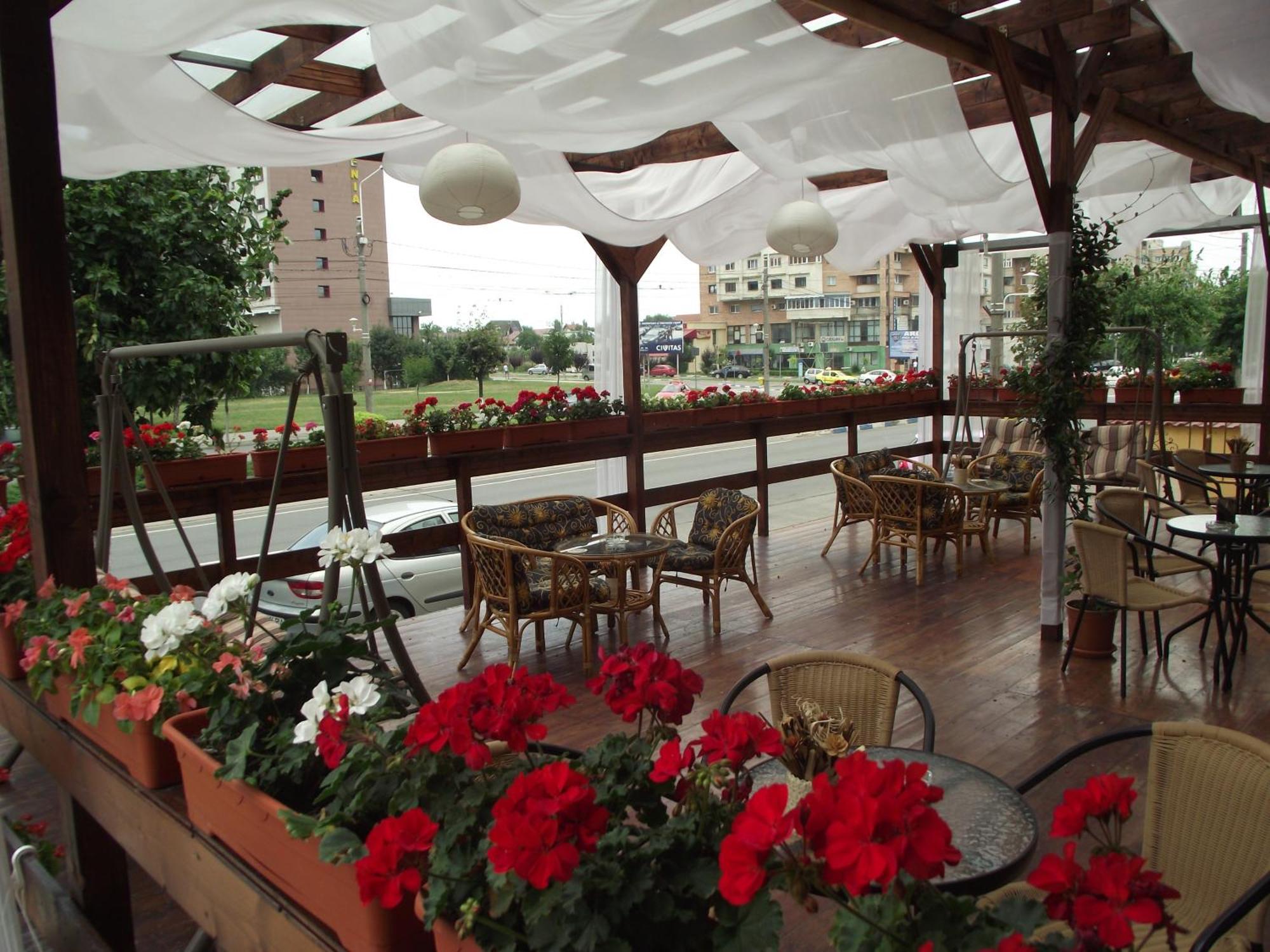 Hotel Flormang Craiova Exteriör bild