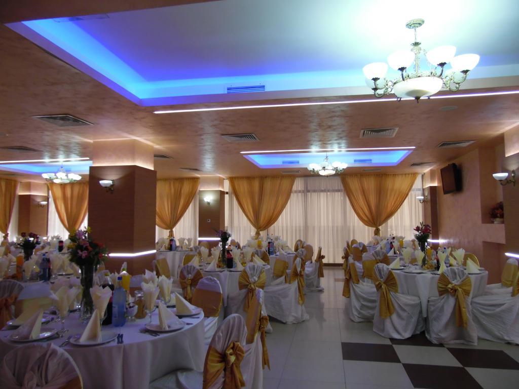Hotel Flormang Craiova Exteriör bild