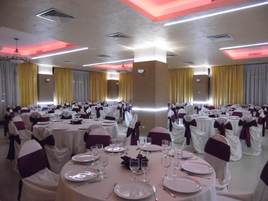 Hotel Flormang Craiova Exteriör bild