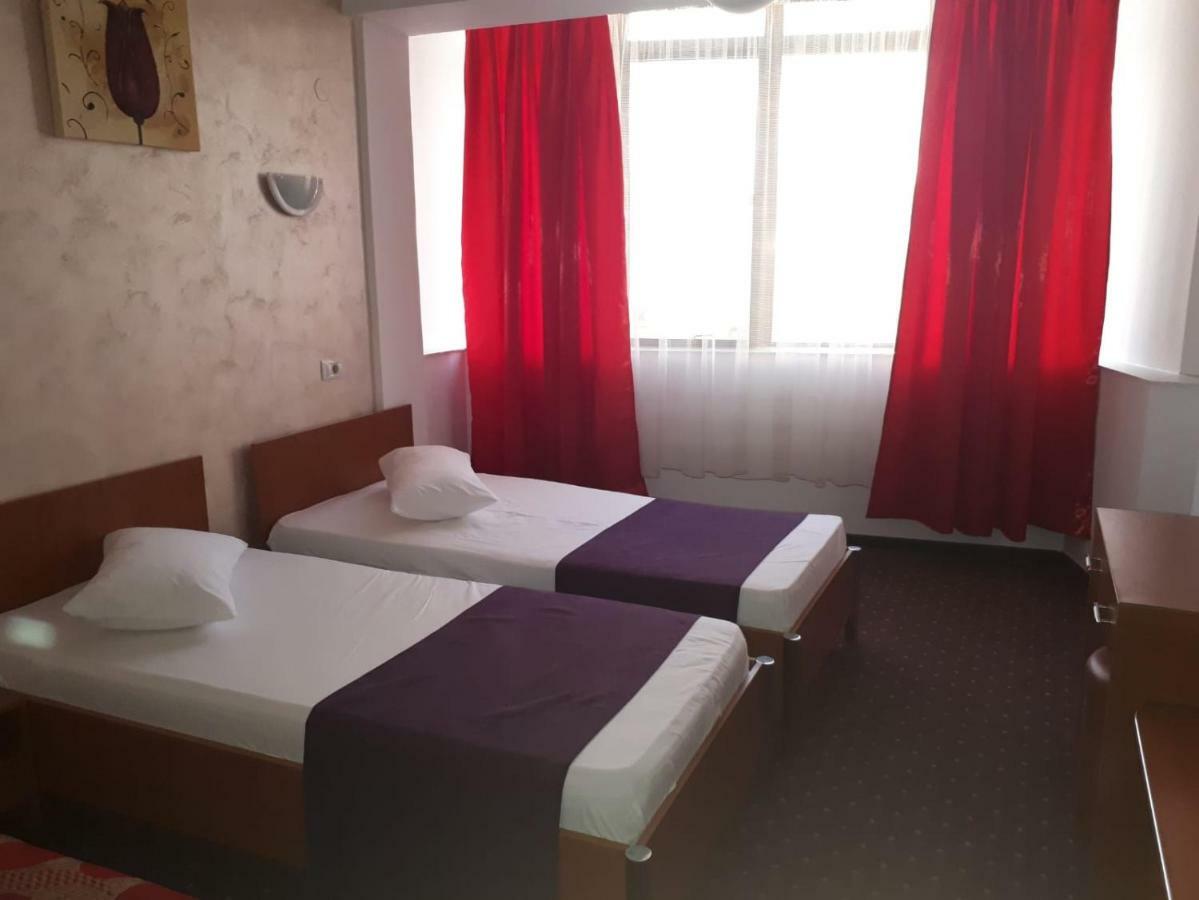 Hotel Flormang Craiova Exteriör bild