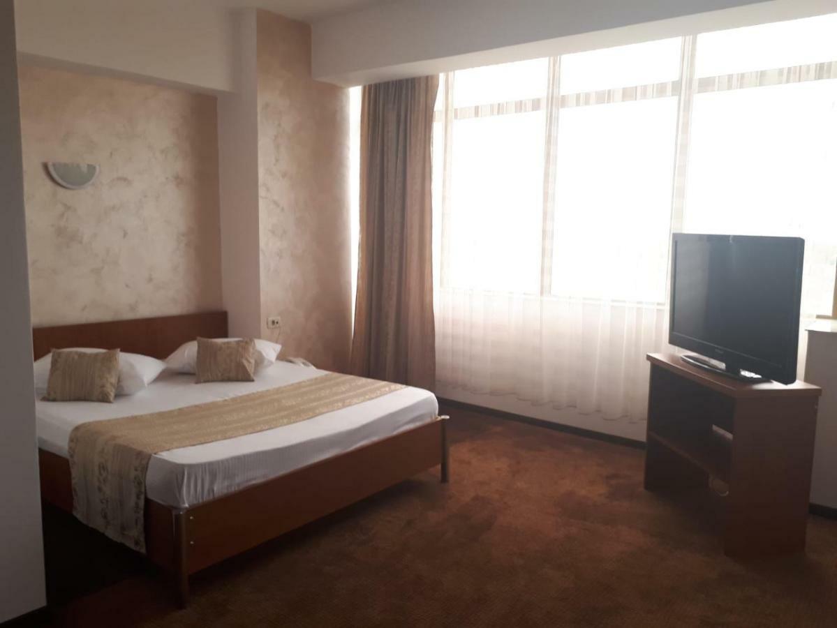Hotel Flormang Craiova Exteriör bild