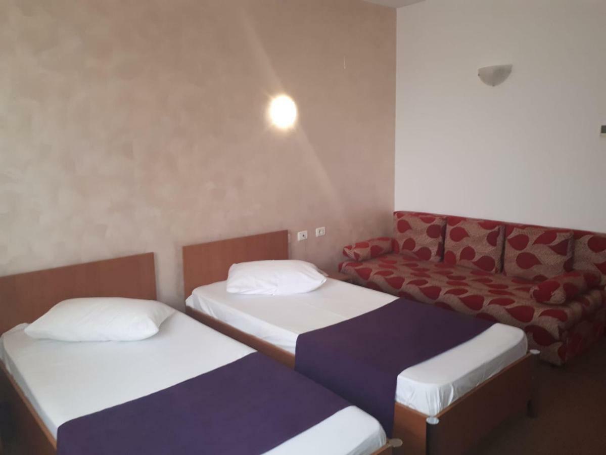 Hotel Flormang Craiova Exteriör bild