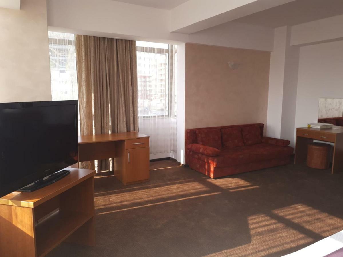 Hotel Flormang Craiova Exteriör bild