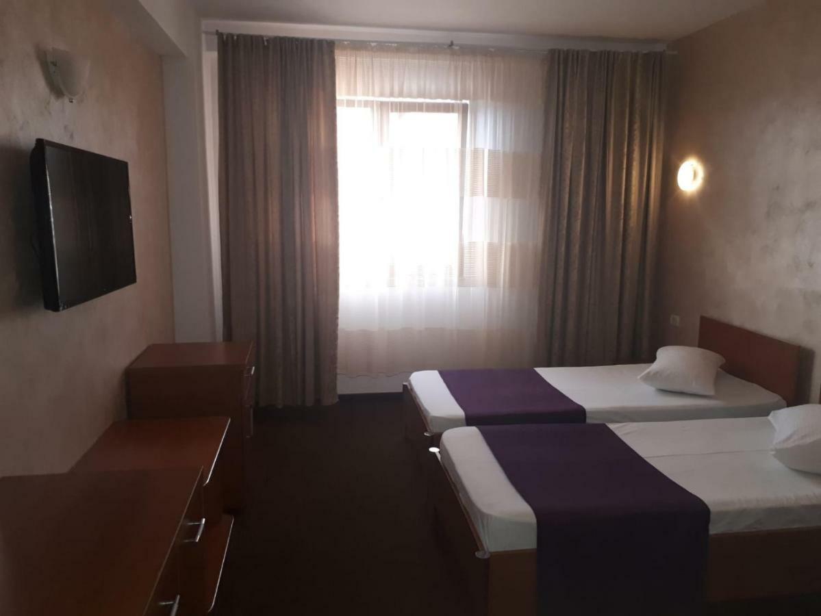 Hotel Flormang Craiova Exteriör bild